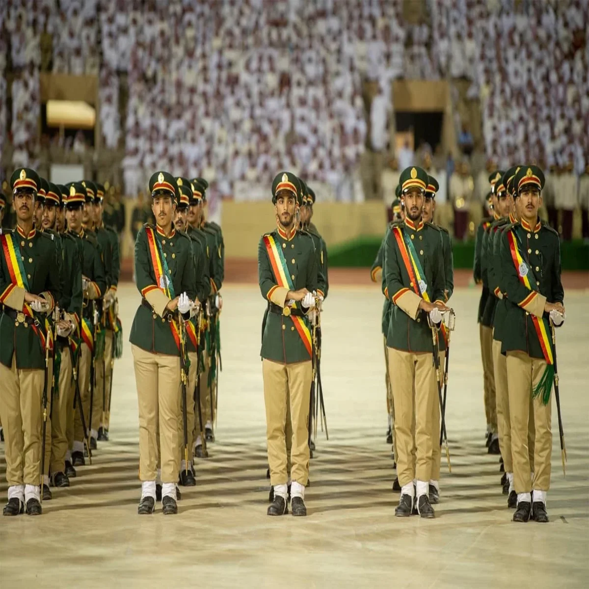 ضباط الدفاع الجوي السعودي مع البدلات